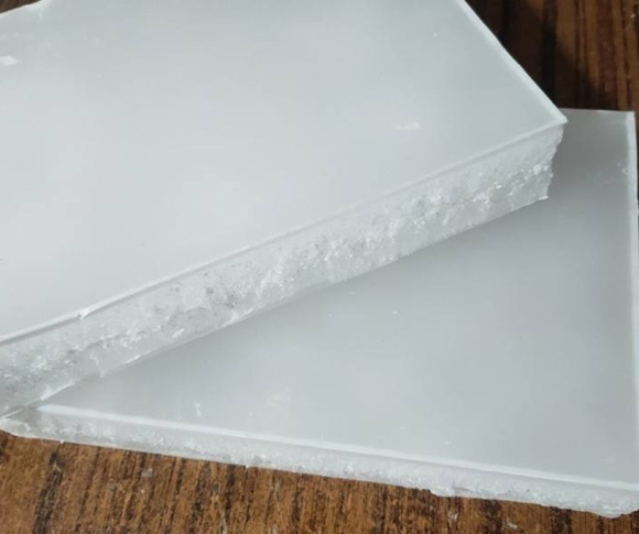 Cera emulsionada sólida