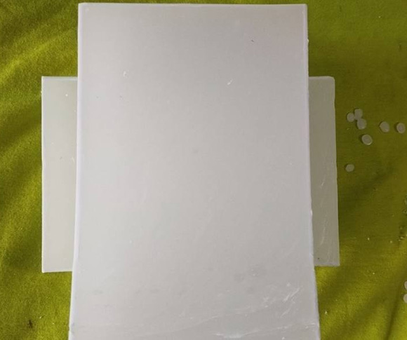 Cera emulsionada sólida